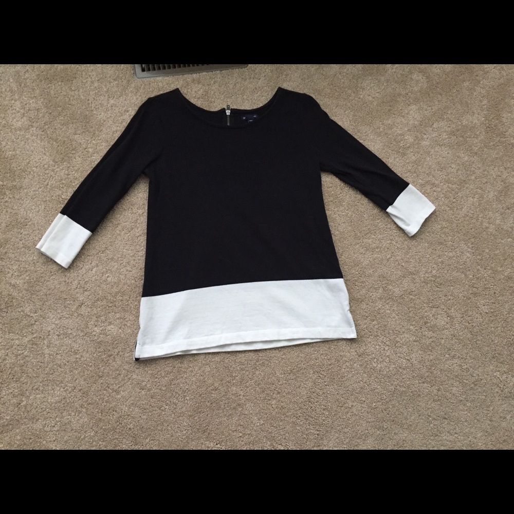💋 Gap black and white top